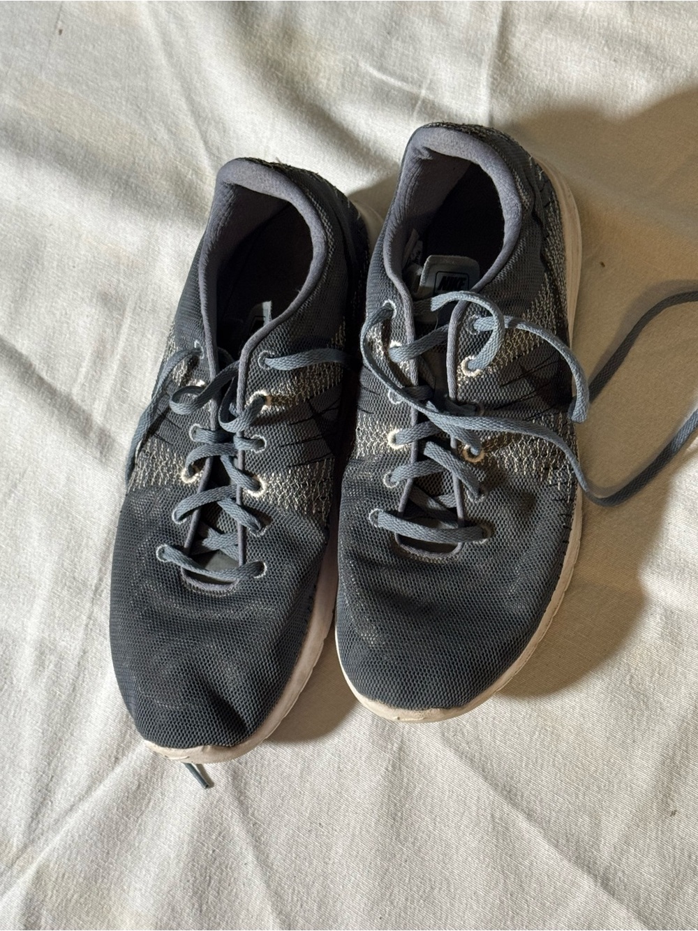 Nike Men's Dark Gray Low-Top Running Sneakers Size 11